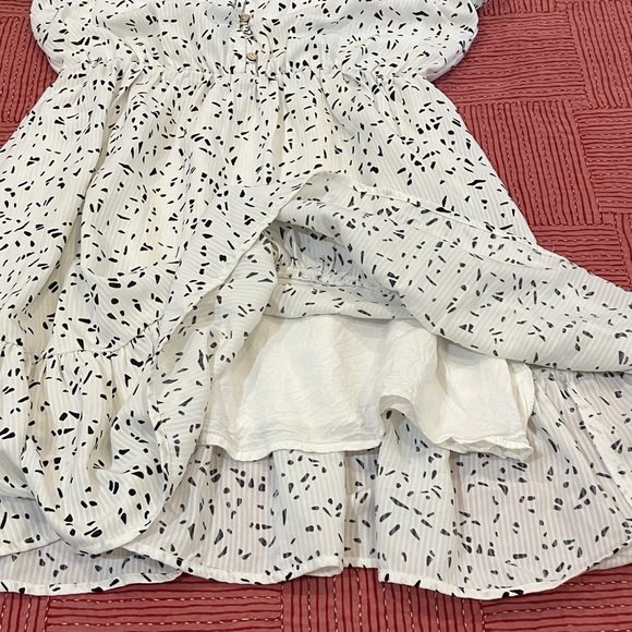 Main Strip women’s small White and Black lined Dress - Picture 10 of 15